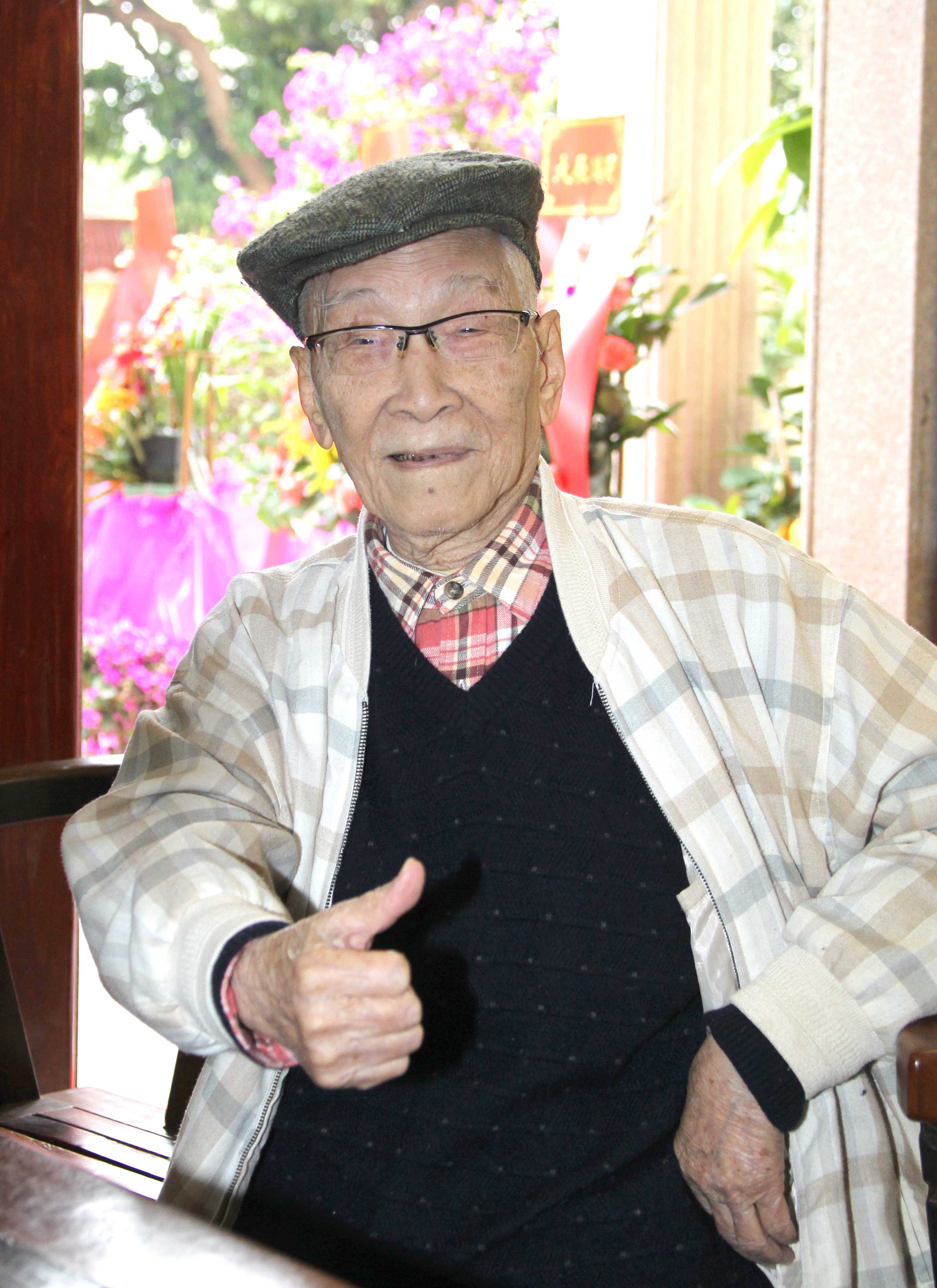 重阳敬老,看看103岁寿星翁梁俨然长寿秘诀!
