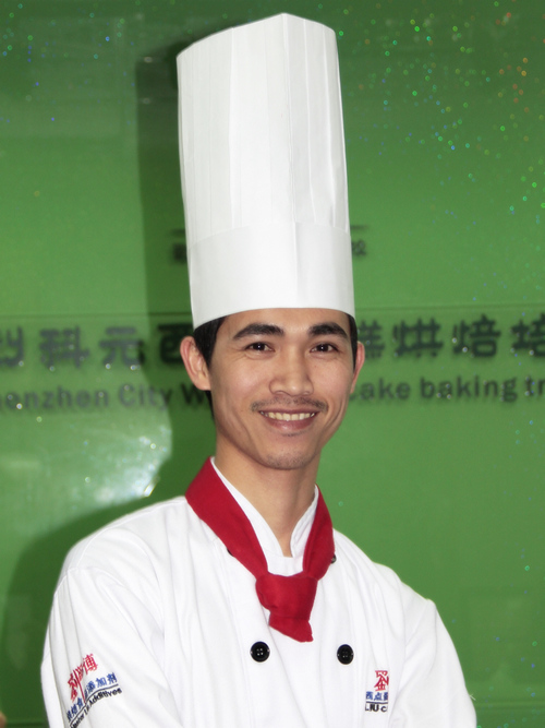 ����Ԫ���㵰��決��ѵѧУ������в��º�־��ʦ