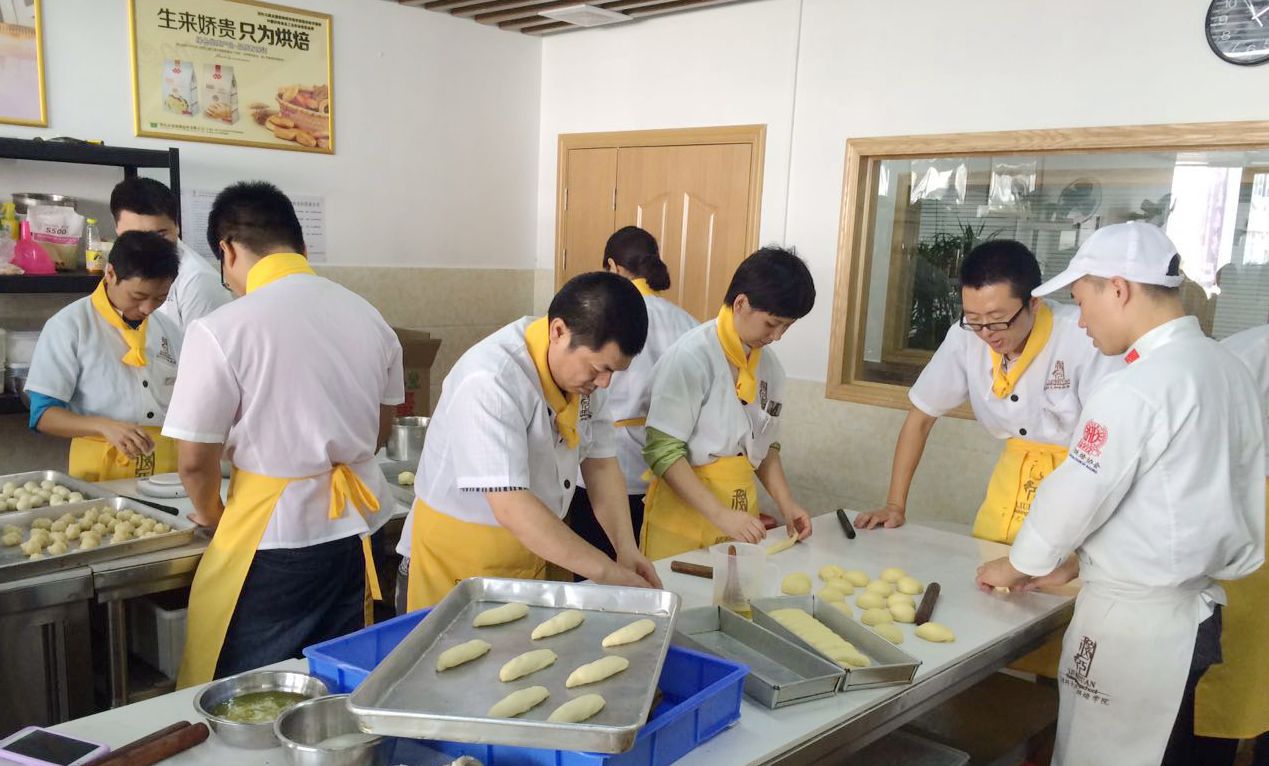 烘焙西点行业培训,面包韩式裱花学校,蛋糕学校